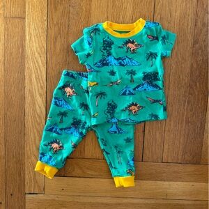 🟡 6 for $30 Dinosaur 2 piece Pajama set for baby size 6-12 months